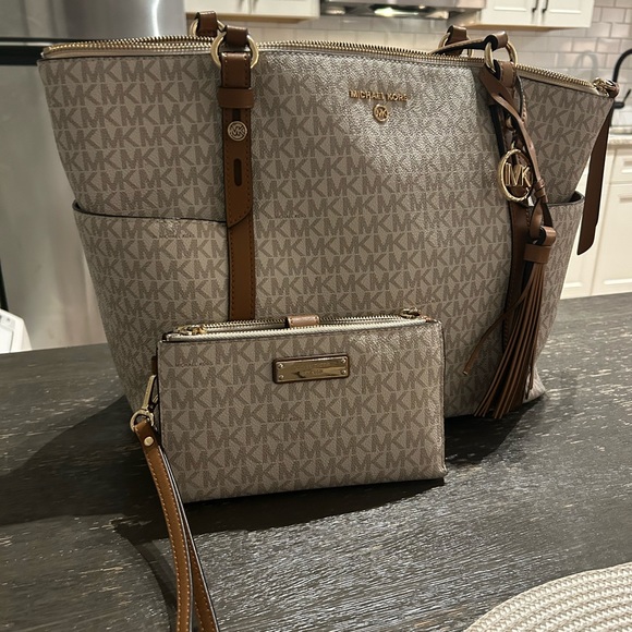 Michael Kors Purse and Wallet - Picture 1 of 7